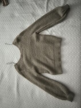 Moon & Madison sage green low open-back sweater, Medium